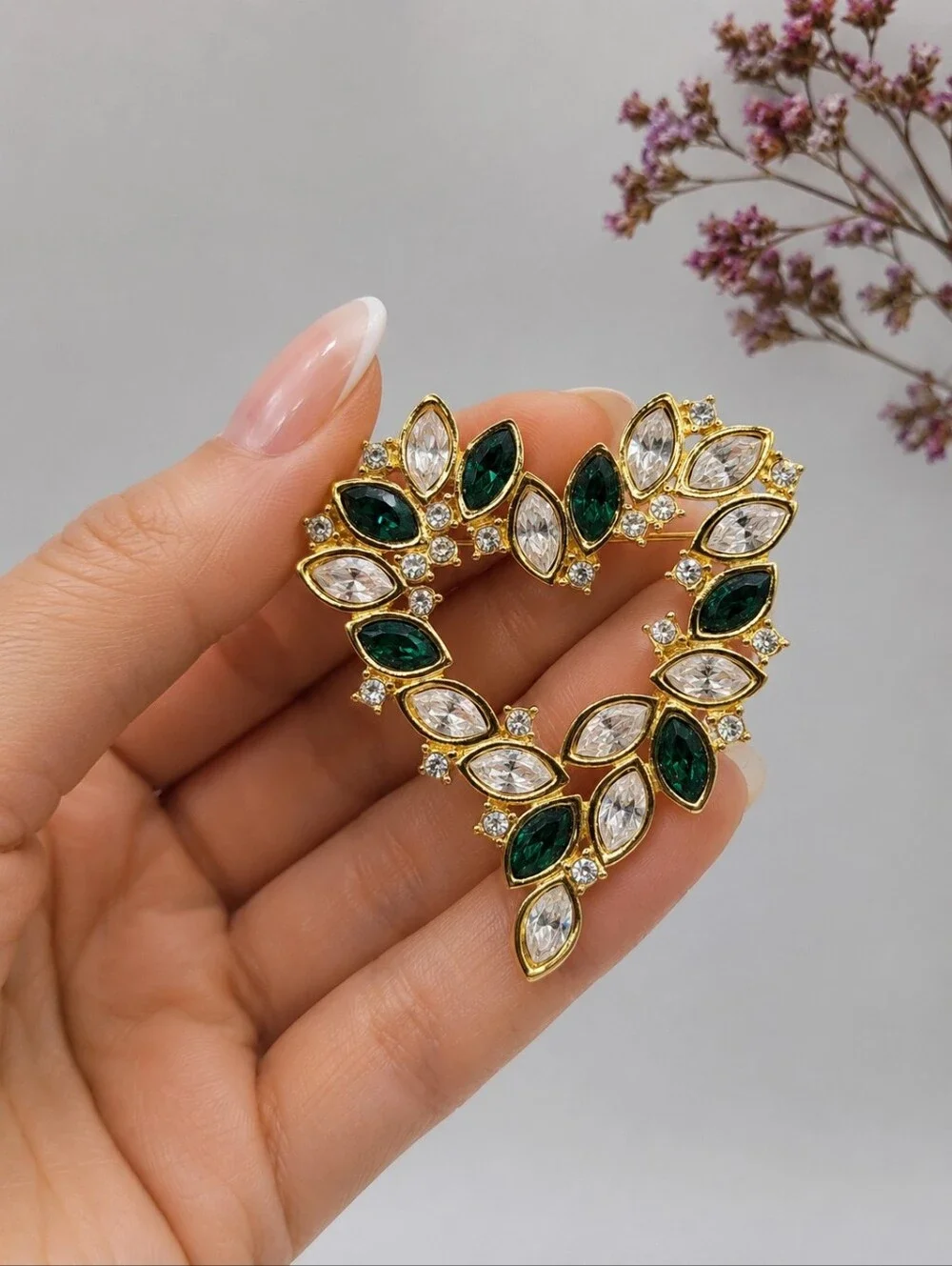 Vintage Monet© Emerald Green Rhinestone Heart Brooch Gold Tone